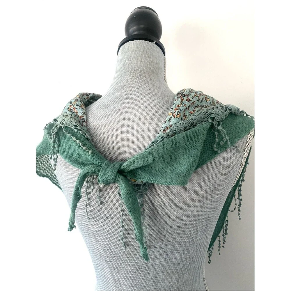 VTG Crochet Trims Triangle Scarf Floral Prints & Sage Green Cottage Boho Garden